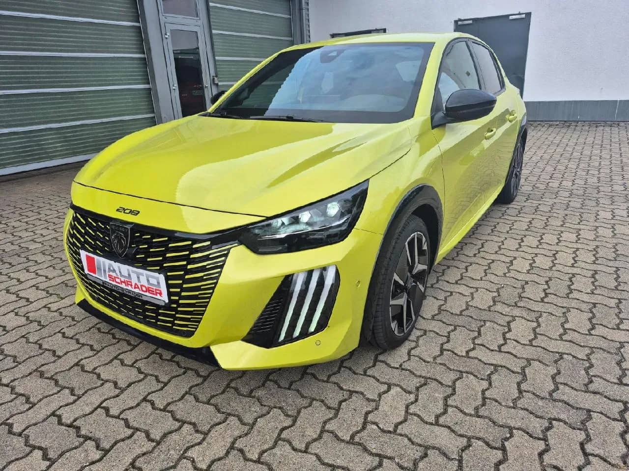 PEUGEOT 208