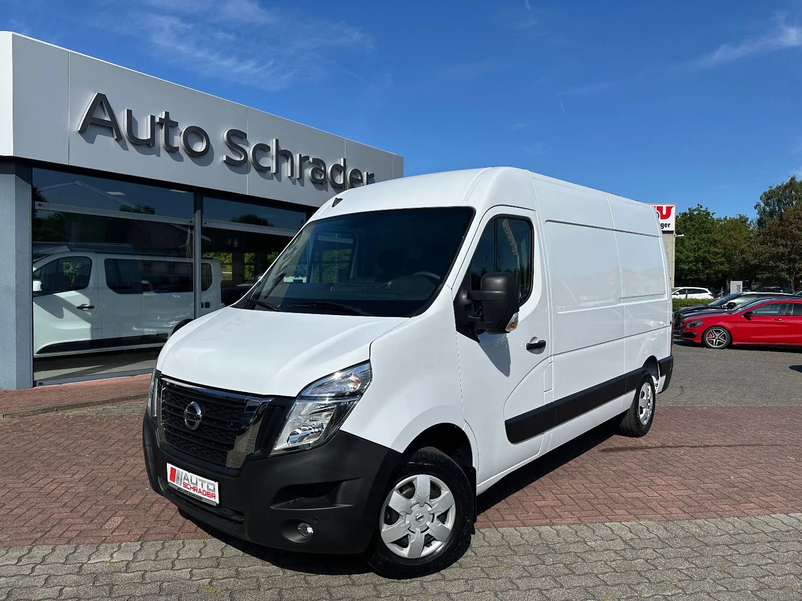 NISSAN Interstar
